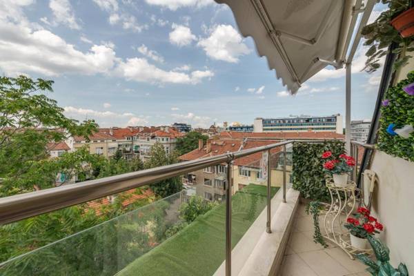 Luxury and Sunny Studio with a view in TOP Center