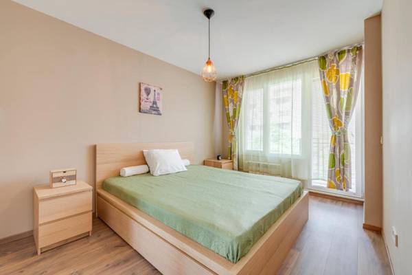 Bright and Newly Refurbished Apartment near Center