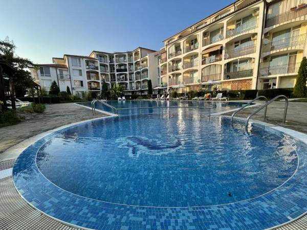 Rutland Beach 2 - Menada Apartments