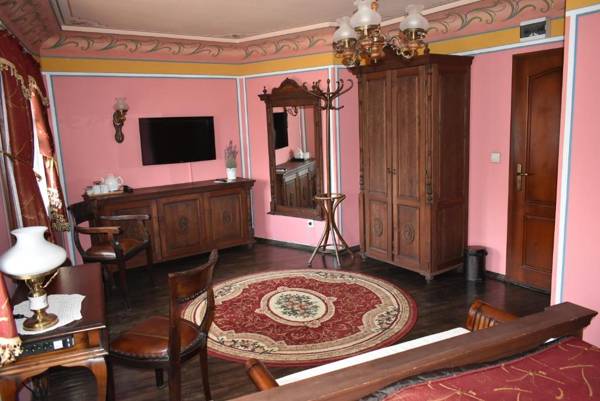 Family Hotel at Renaissance Square