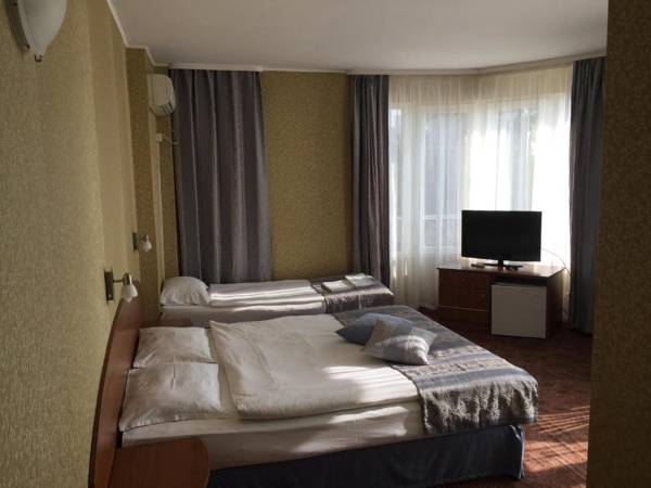 Hotel Lazuren Briag