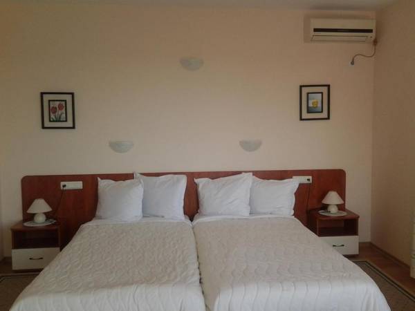 Guest House Golden Flake 3km from Bolata beach