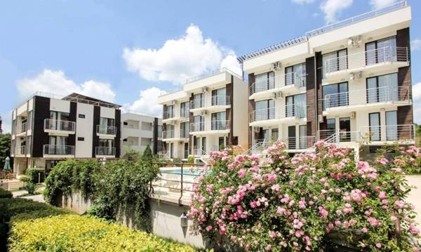 Seaside Garden 2 Bedroom Apartment For 41 Pax