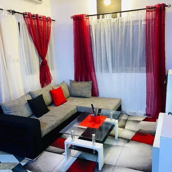 LOONY Guesthouses - Red House