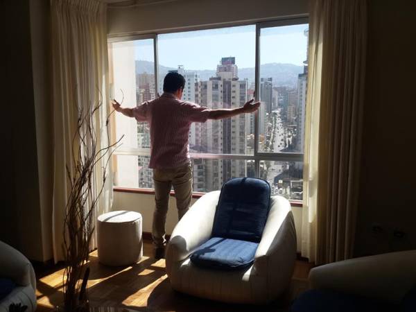 PISO 20 CENTRICO CERCA EMBAJADA AMERICANA TELEFERICO MALLS VISTAS PANORAMICAS y SEGURO