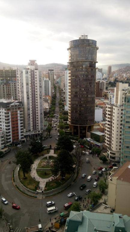 PISO 20 CENTRICO CERCA EMBAJADA AMERICANA TELEFERICO MALLS VISTAS PANORAMICAS y SEGURO