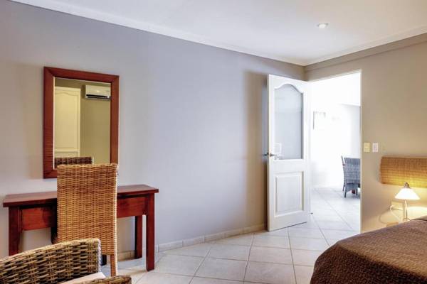 Oceanfront Apartment Yellow Tail Snapper at Den Laman