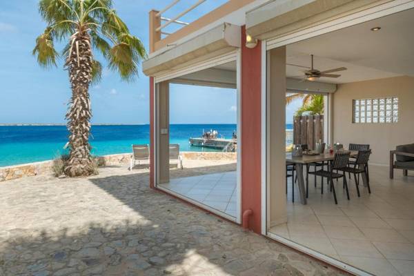 Oceanfront Deluxe Apartment Blue Marlin at Den Laman