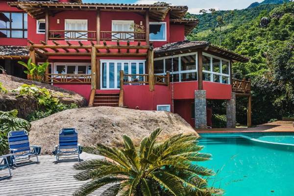 Casa alto padrão com vista para o mar em condomínio tranquilo e próximo à Vila na Ilhabela