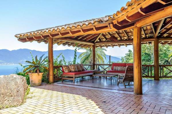 Casa alto padrão com vista para o mar em condomínio tranquilo e próximo à Vila na Ilhabela