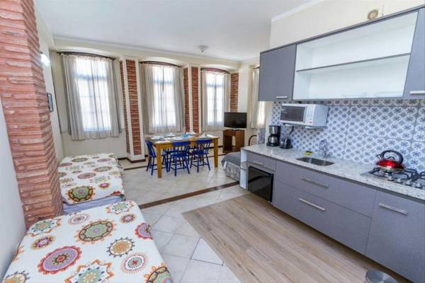 Solar do Carmo Suites & Apartments