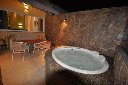 Nice penthouse with pool close to the beach!