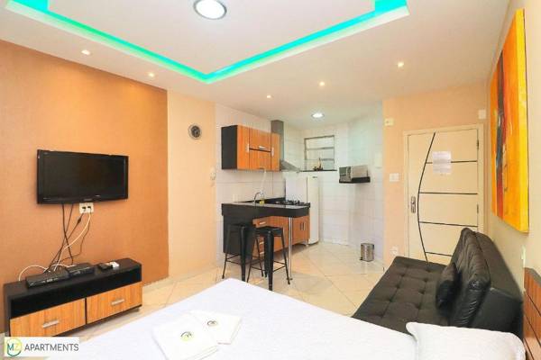 Studio renovado com Varanda em Copacabana!