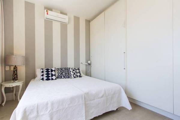 Apt Copacabana vista total mar 1003