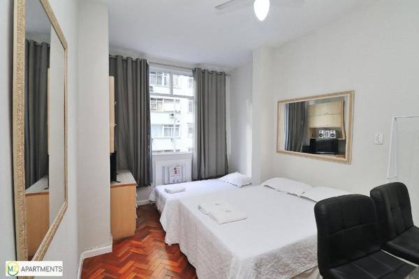 Studio muito economico para 3 pessoas com vista lateral para o mar!