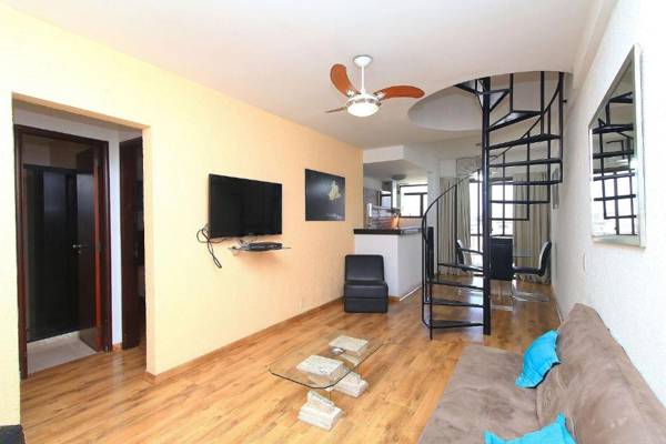 Amável cobertura duplex com piscina particular a 2 minutos da praia de Copacabana!