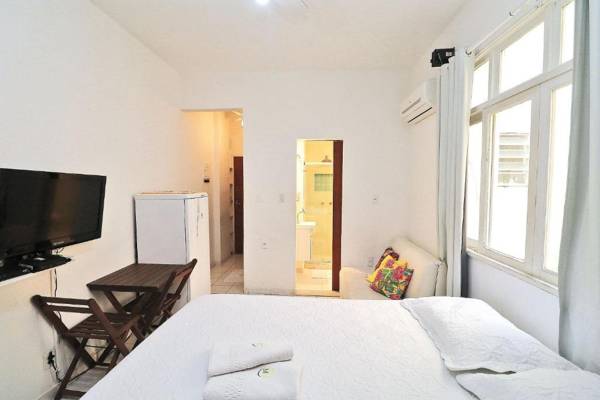 Studio muito pequeno simples e barato em Copacabana!
