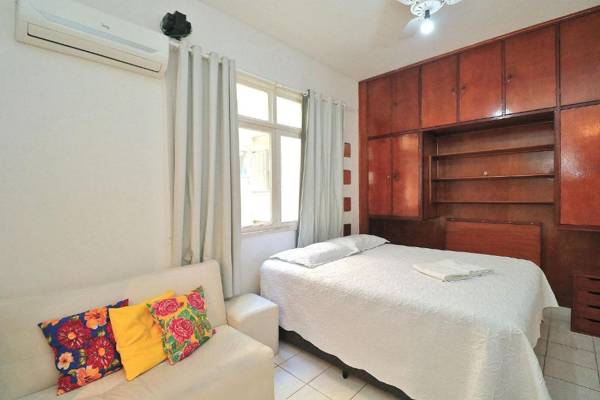 Studio muito pequeno simples e barato em Copacabana!