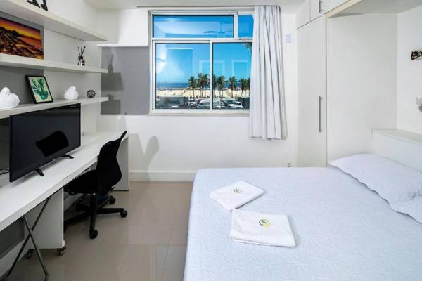 Workspace - Studio na Avenida Atlantica com vista frontal para a praia do Leme para ate 3 pessoas