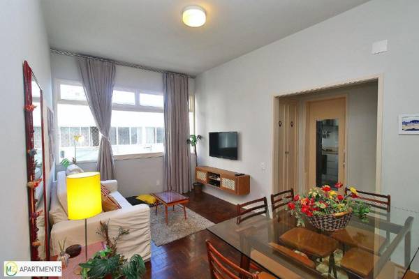 Confortável silencioso e completo apartamento de 2 quartos em Ipanema