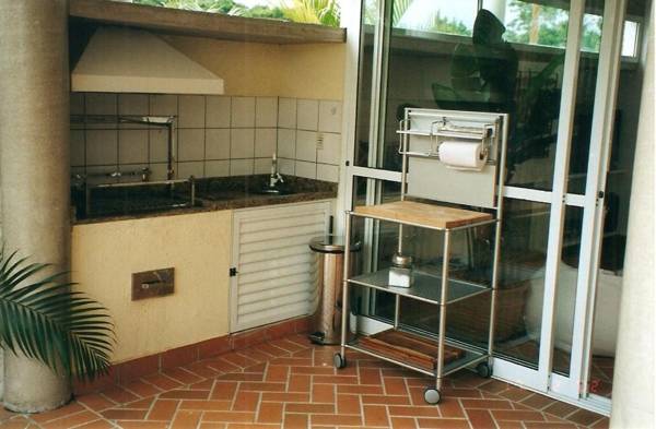 Casa em condomínio fechado de frente para o mar e ao lado do rio