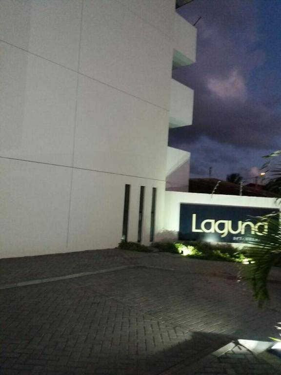 Laguna Beach vista para a piscina