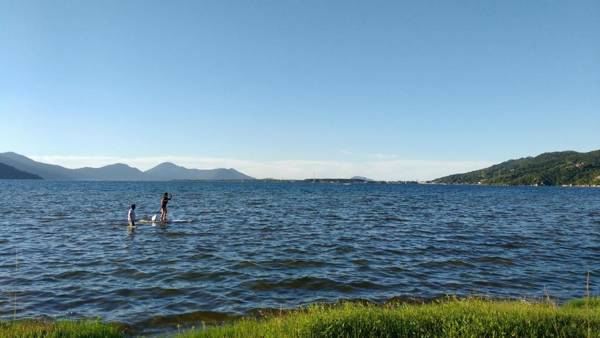 Amplo Sobrado com Ar Condicionado a 200 metros da praia
