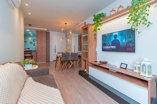 Apartamento La Fiori super bem localizado na Rua Coberta de Canella