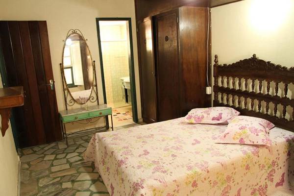 Casa com Piscina Exuberante