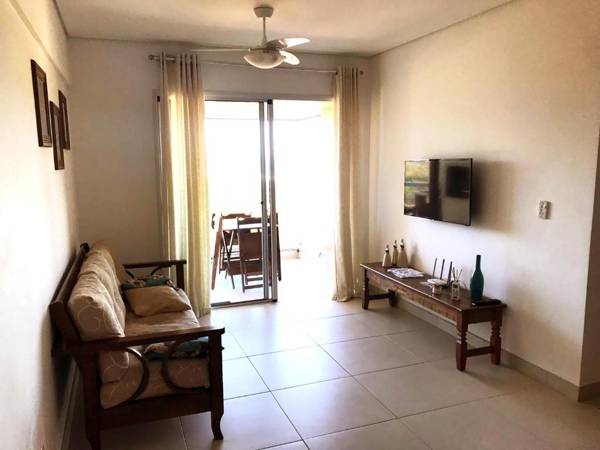 Apto com wi-fi espaço gourmet e piscina em Riviera