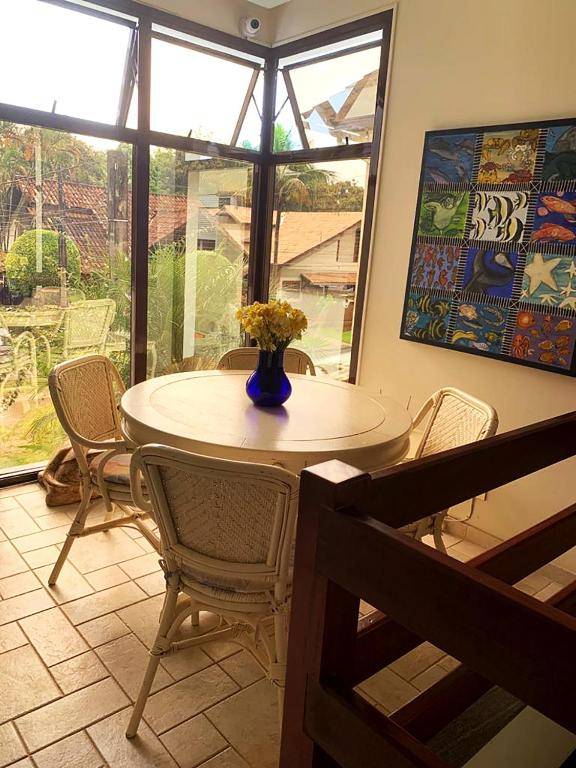 Sobrado com WiFi piscina e churrasq em Riviera