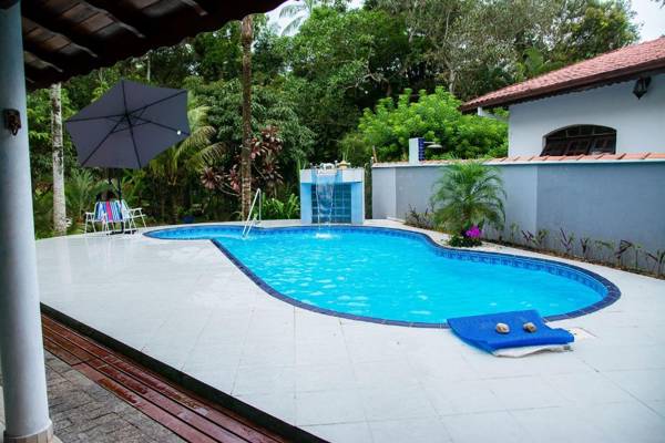 Linda casa com lazer a 500m da praia Guaratuba SP