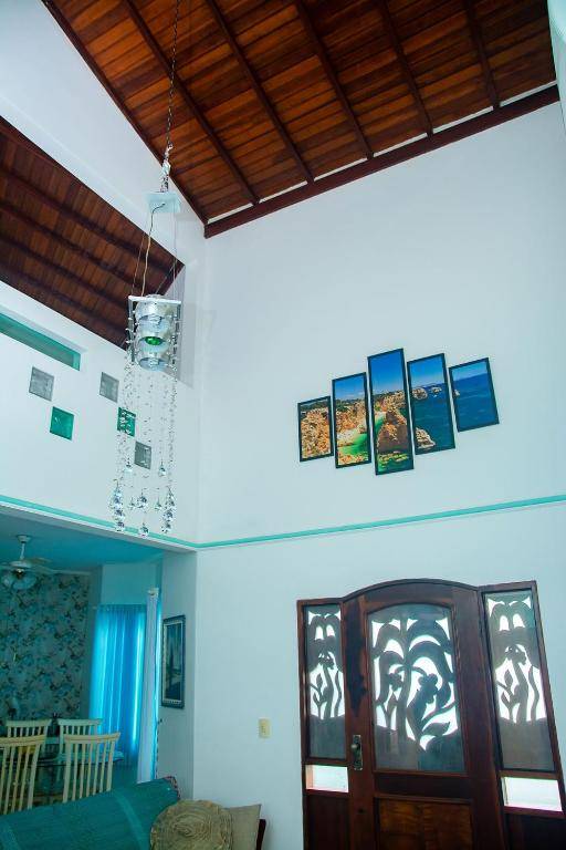 Linda casa com lazer a 500m da praia Guaratuba SP