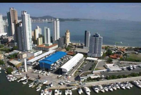 Apartamento inteiro 30 metros do mar