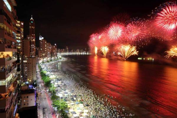 INCRÍVEL Ap a 100m do MAR com Ar e Wi-Fi