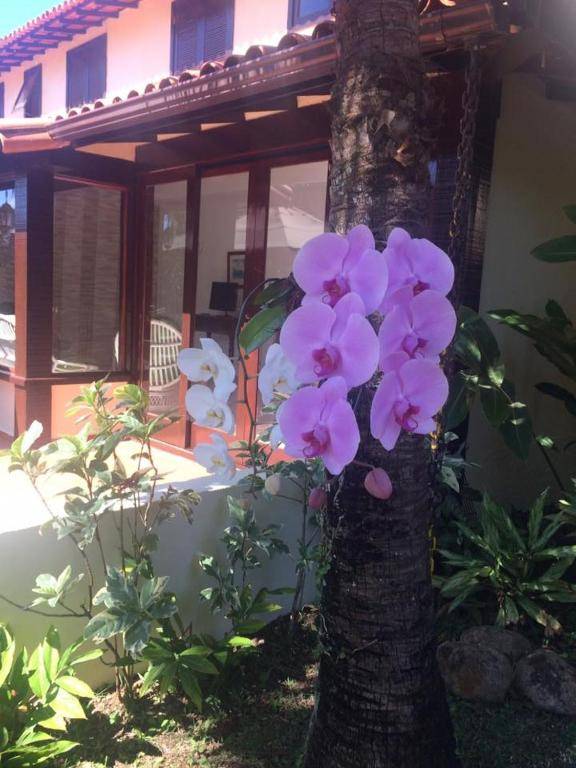 Casa Condomínio com 04 quartos 200 metros da Praia de Manguinhos