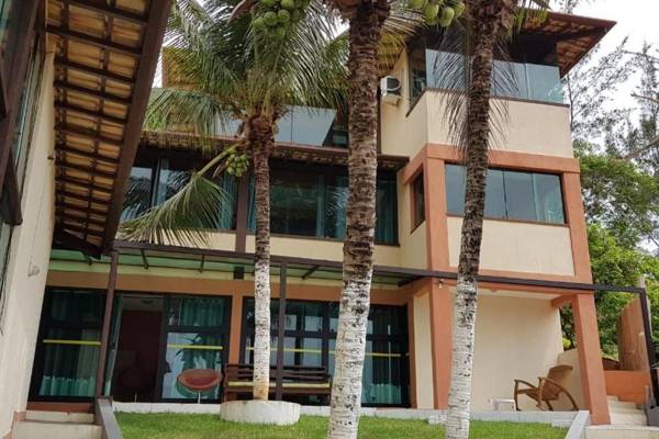 Maravilhosa casa com 8 st em geribá