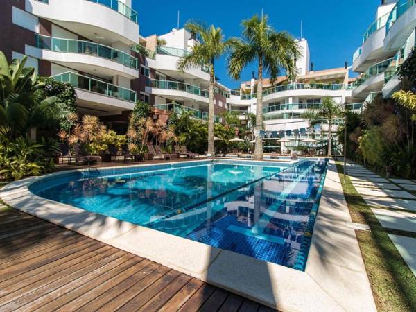 Boulevard Bombinhas condomínio com lazer piscina aquecida frente avenida a poucos passos da praia de Bombinhas