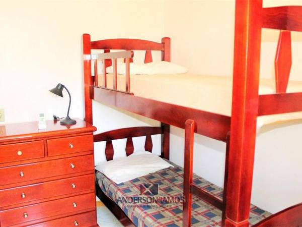 1075 - Praia de Bombinhas locação de temporada