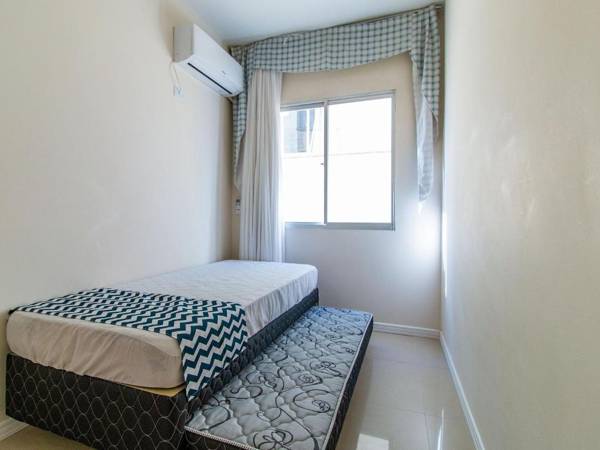 Alzira 102 - Amplo apartamento 4 quartos na melhor localização de Bombinhas - perto da praia - 10 pessoas