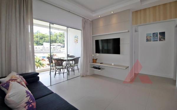 1077 Excelente opção com duas suítes no centro de Bombinhas