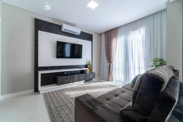 Apartamento 3 suítes com jacuzzi no centro de Bombinhas