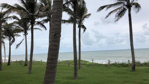 Breezes do Cumbuco apartamento 3 QUARTOS - TÉRREO mobiliado e decorado ao lado da praia o famoso pé na areia