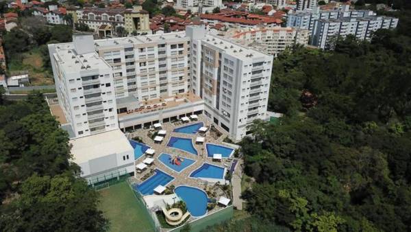 Resort Park Veredas com rio quente ao fundo