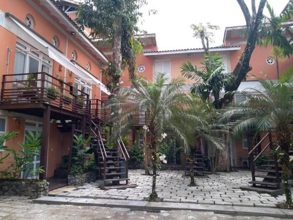 Casa chamosa na rua da praia - Cantão Juquehy