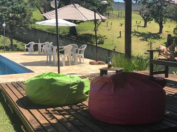 Chácara com piscina jogos e wi-fi em Campo Limpo