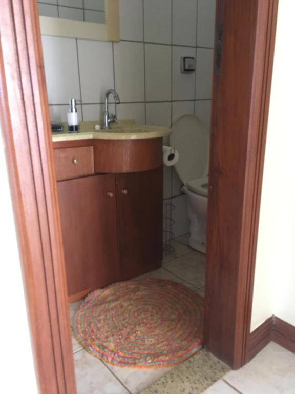 Apartamento amplo e aconchegante com vista para o mar.