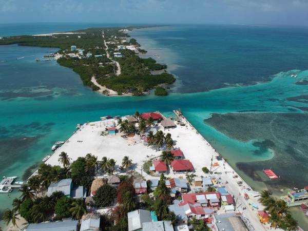 Barefoot Caye Caulker Hotel