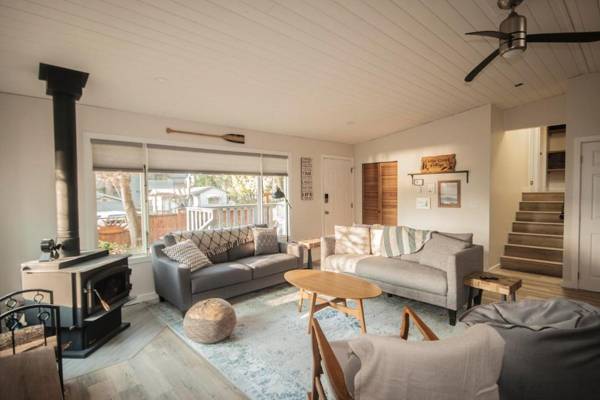 Cedar Creek Cottage 3BR - Welcome to your Oasis Steps from the Beach