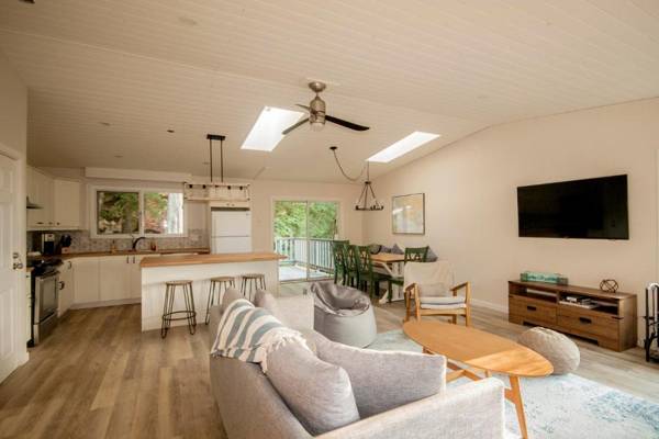 Cedar Creek Cottage 3BR - Welcome to your Oasis Steps from the Beach